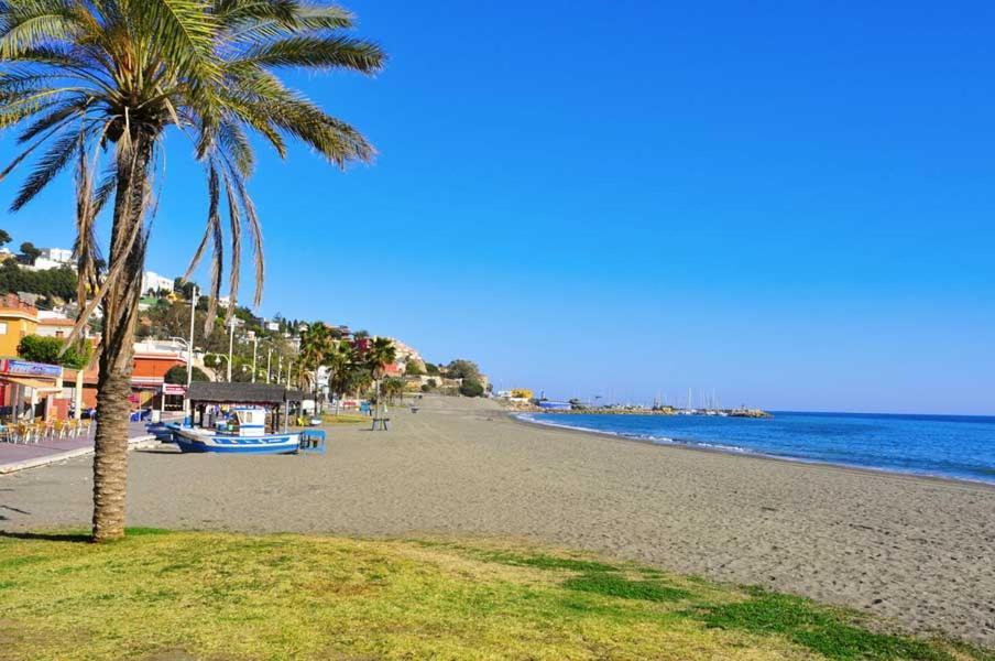 Apartamento El Bambu Cerca Del Mar Малага Екстериор снимка