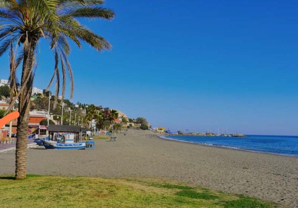 Apartamento El Bambu Cerca Del Mar Малага Екстериор снимка